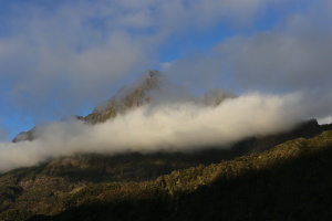 Le cirque de mafate, tête de chien dans les nuages